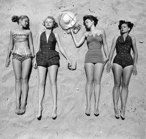 life_vintage_girls_swimming